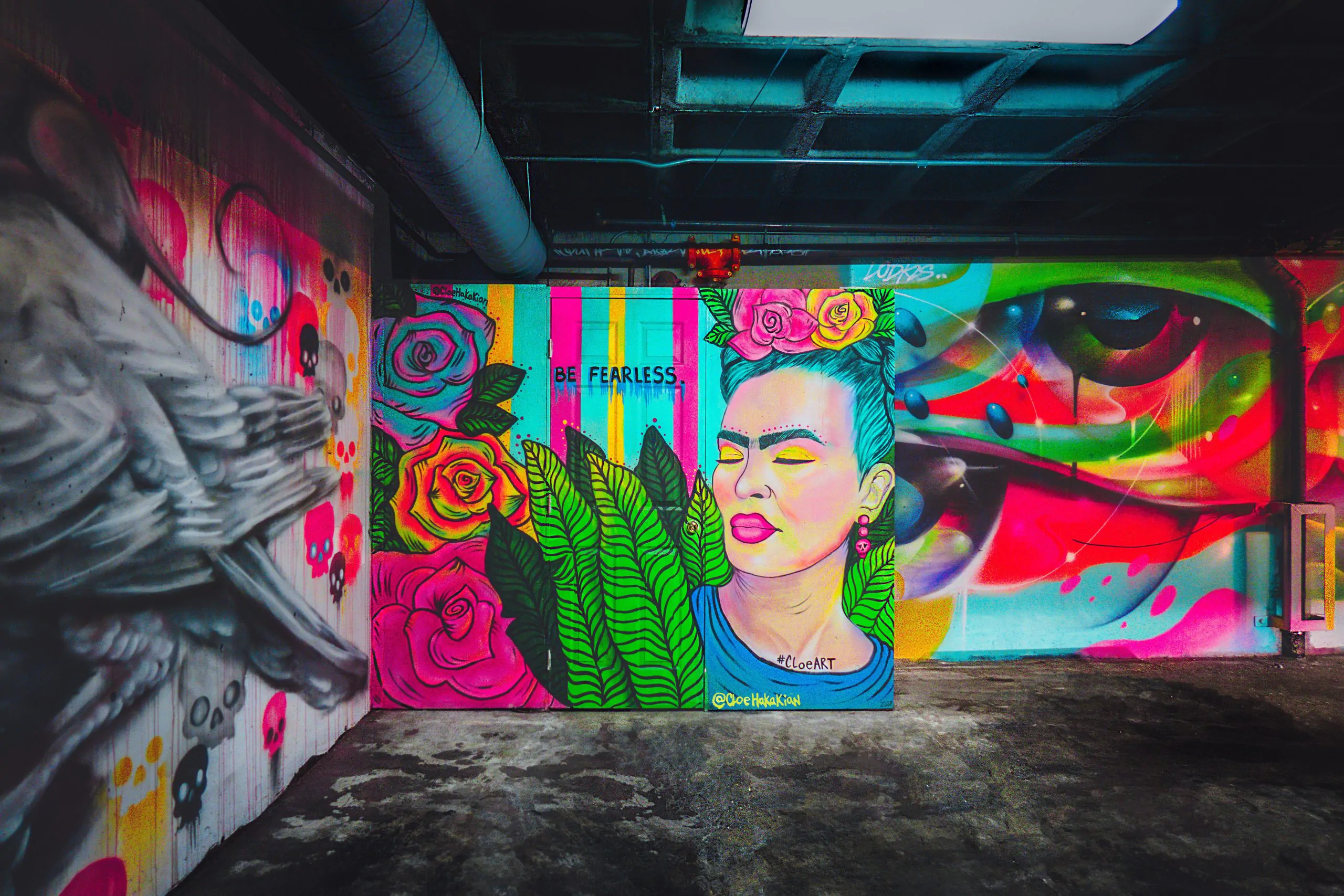 Les peintures murales de Frida Kahlo, mettant en valeur les couleurs vives de la marque, à San Francisco, en Californie.